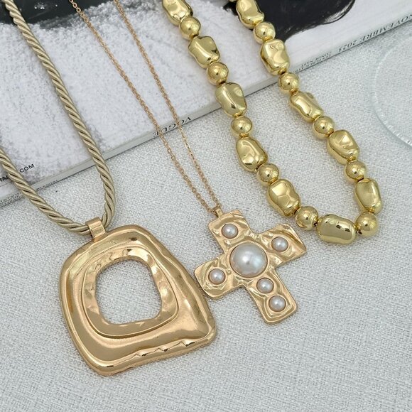 Modern Geometric Hollow Square Pendant Necklace for Women Gold D Fashion Jewelry - Picture 5 of 7